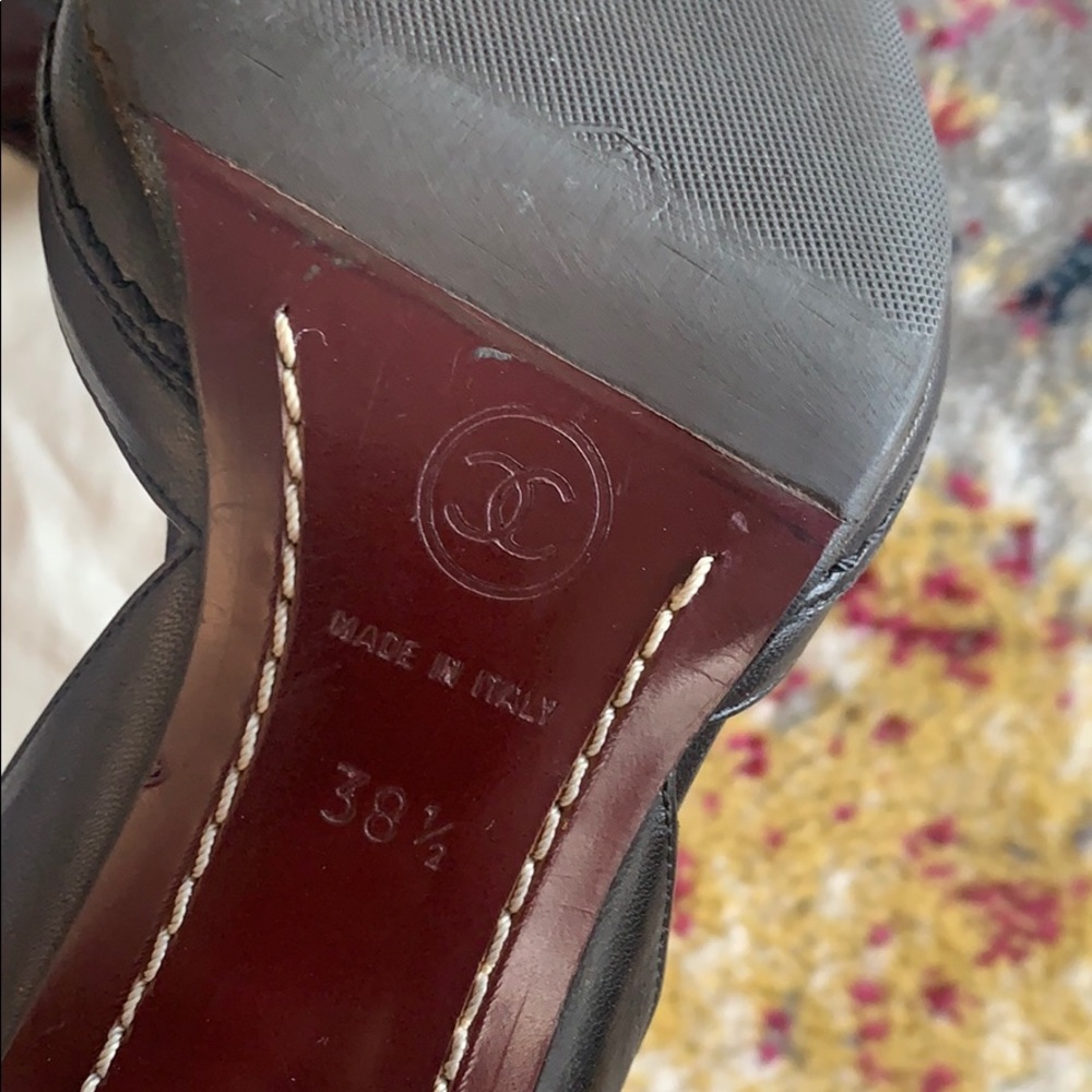 CHANEL Bow Logo Leather Heels Size 38.5 - Picture 9 of 10